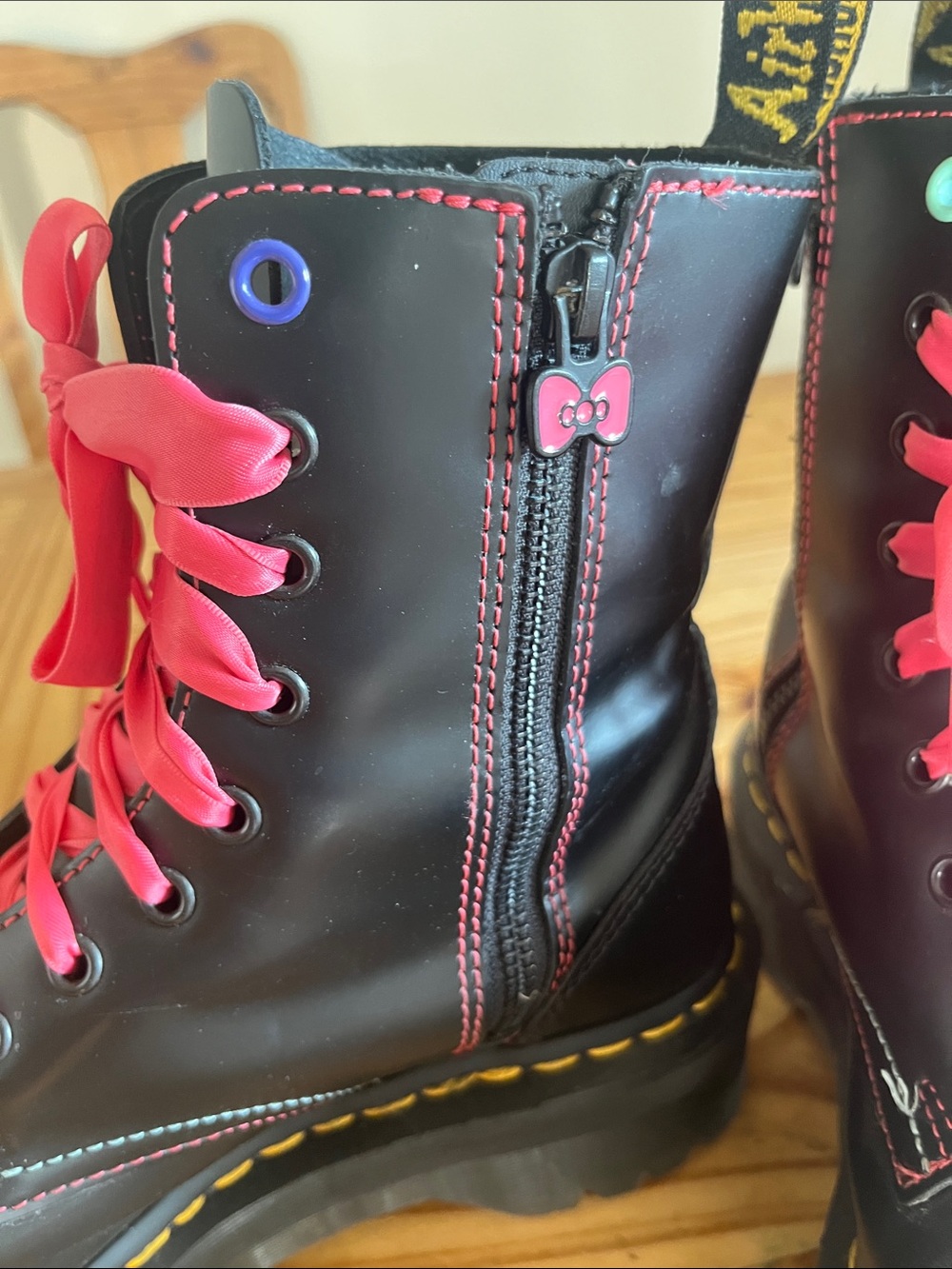 Dr. Martens x Hello Kitty and Friends Jadon - Picture 8 of 15